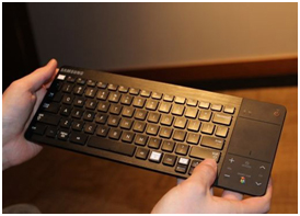 Беспроводная клавиатура, идущая в комплекте к Samsung UE-60ES8000