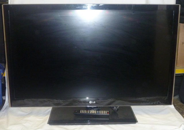 Внешний вид телевизора LG 42LW550T