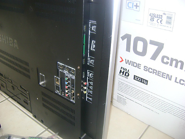 LED телевізор Toshiba 32UL863G